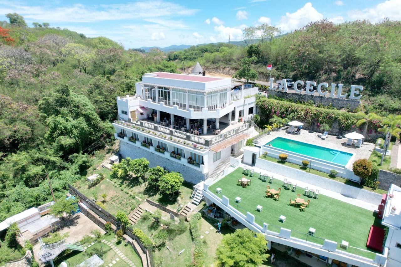 La Cecile Hotel & Cafe Komodo Labuan Bajo Ngoại thất bức ảnh