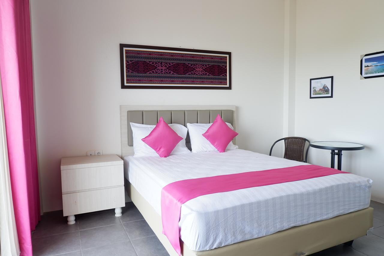 La Cecile Hotel & Cafe Komodo Labuan Bajo Ngoại thất bức ảnh